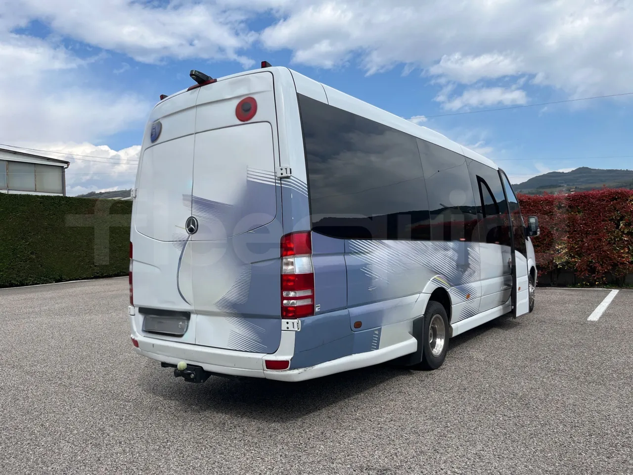 Mercedes-Benz Altas Tourline L - 3/4 Rear Right Side Doors Open