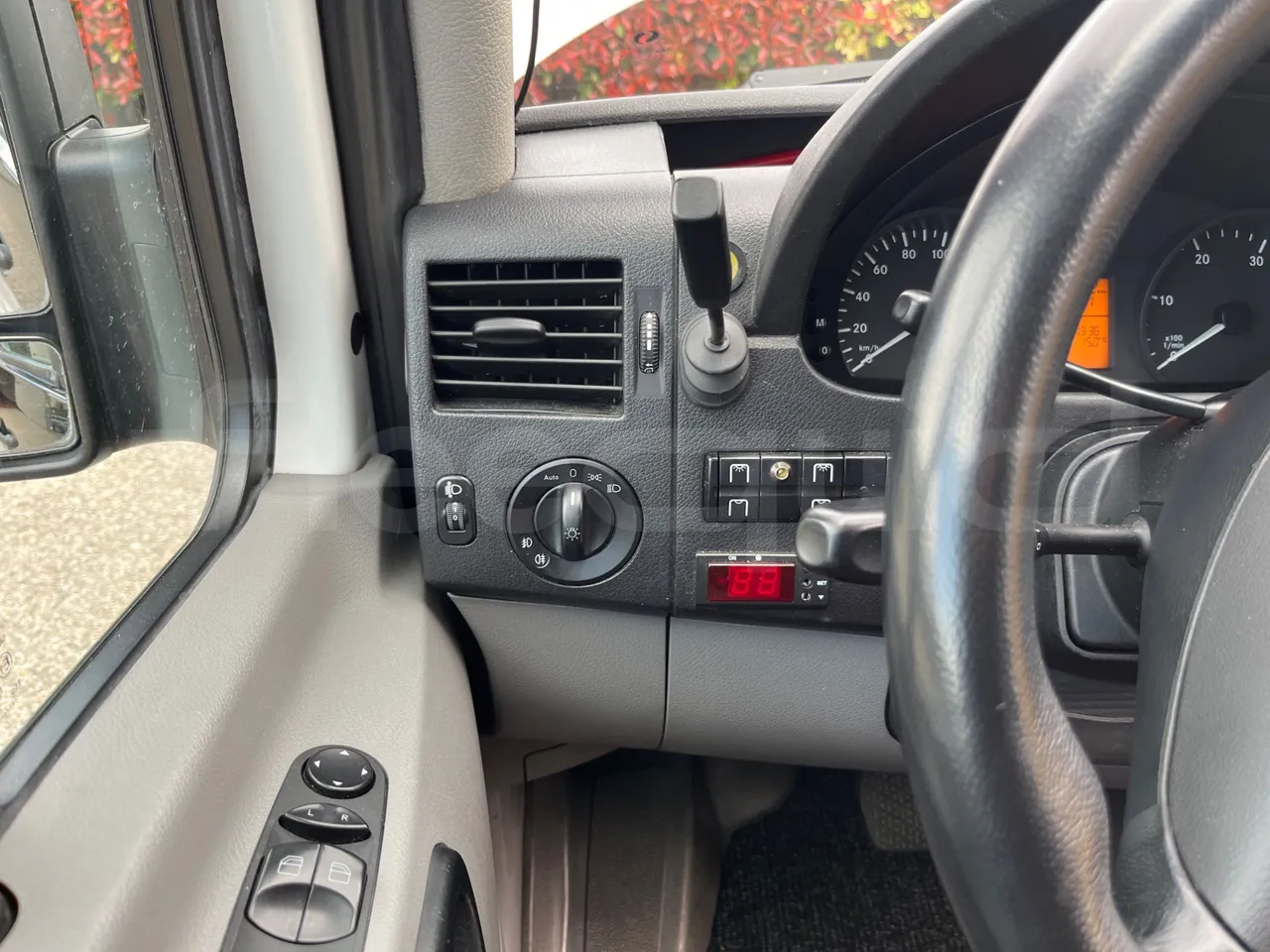 Mercedes-Benz Altas Tourline L - Onboard Device 1