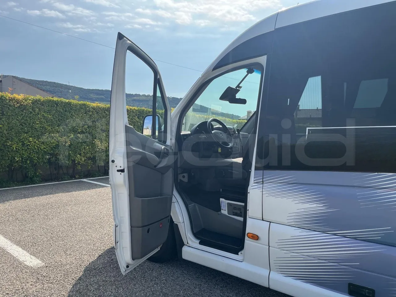 Mercedes-Benz Altas Tourline L - Driver Door Open
