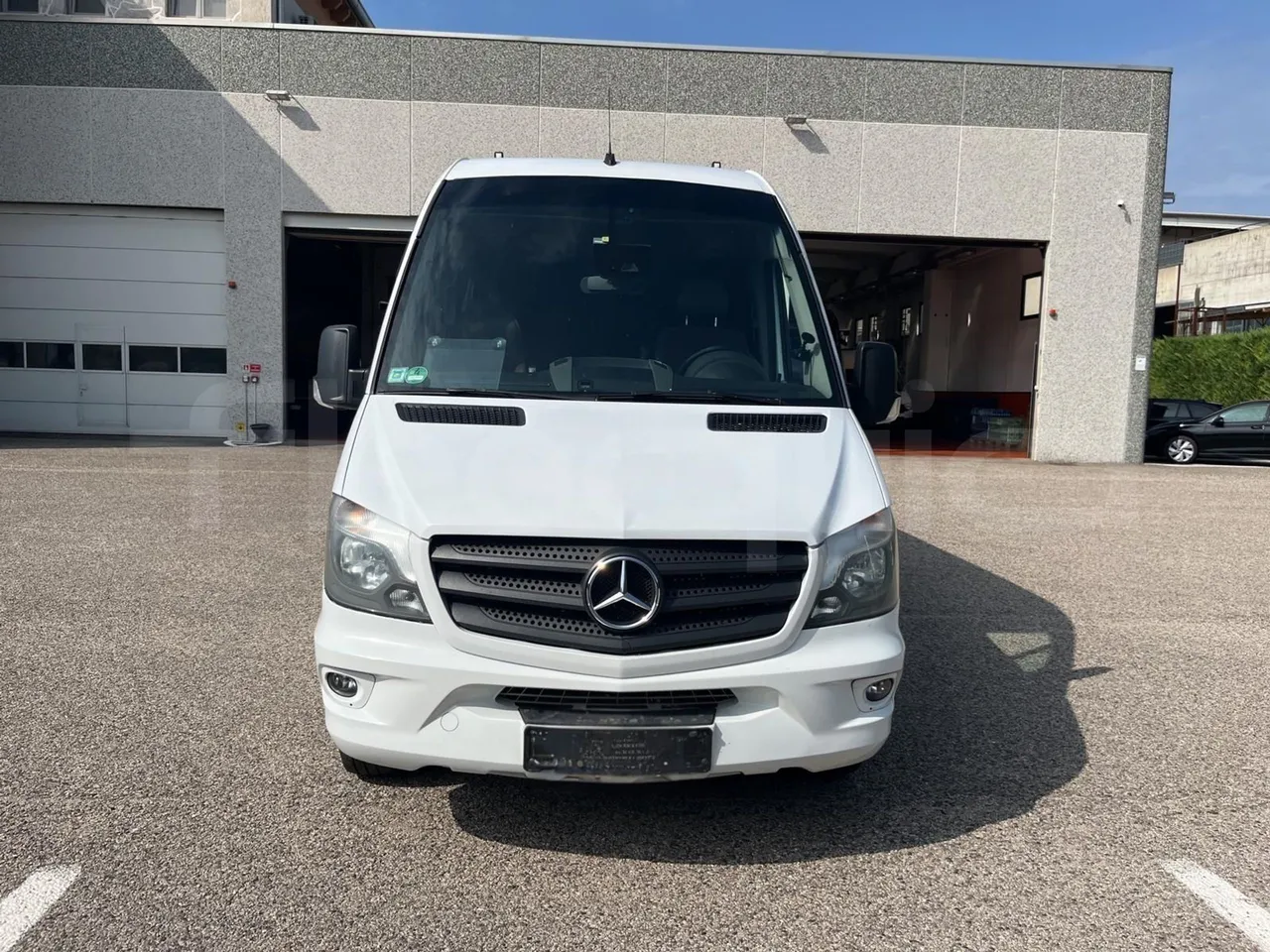 Mercedes-Benz Altas Tourline L - Front
