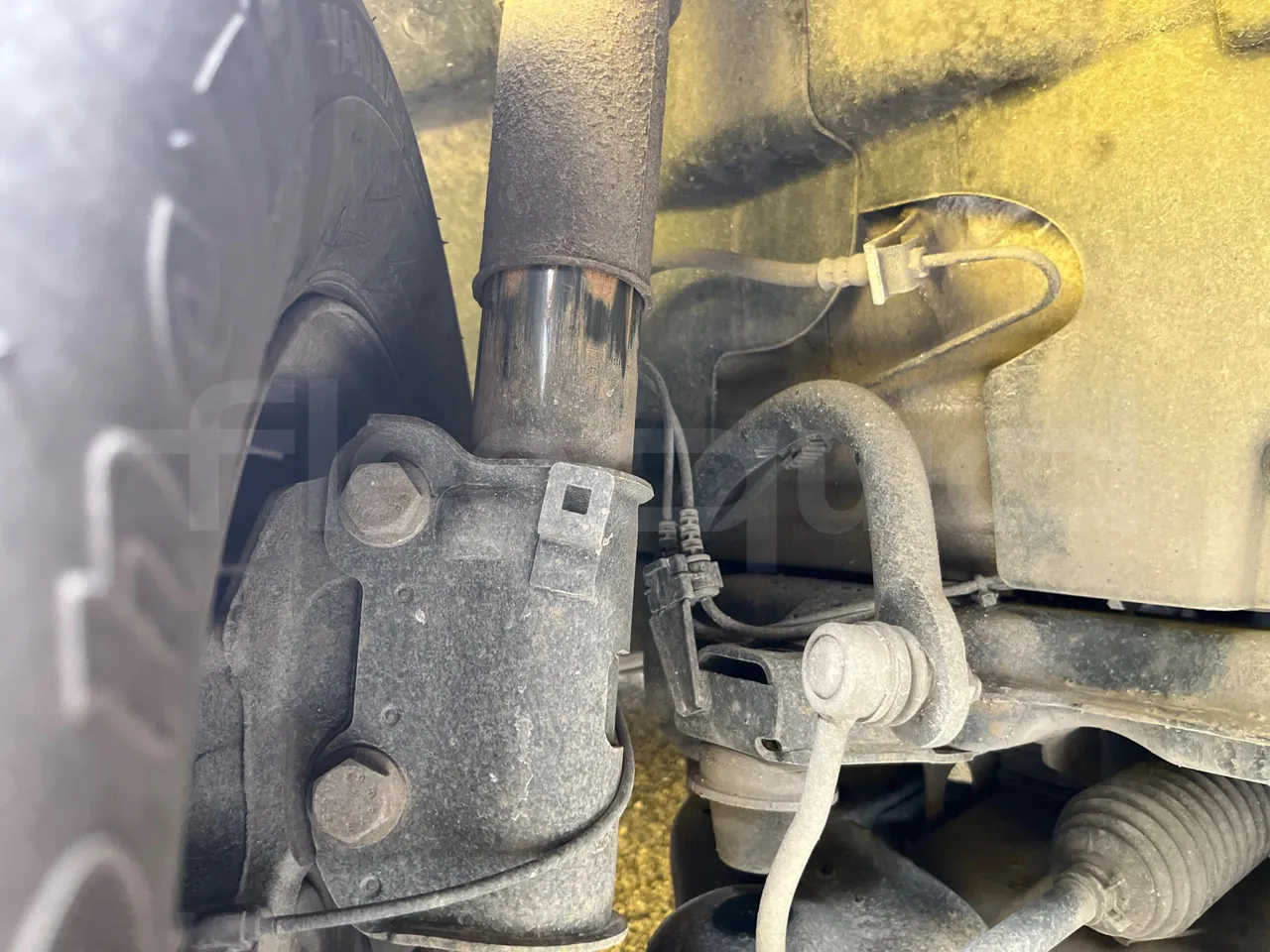 Mercedes-Benz Altas Tourline L - First Axle Shock Absorbers Right Side