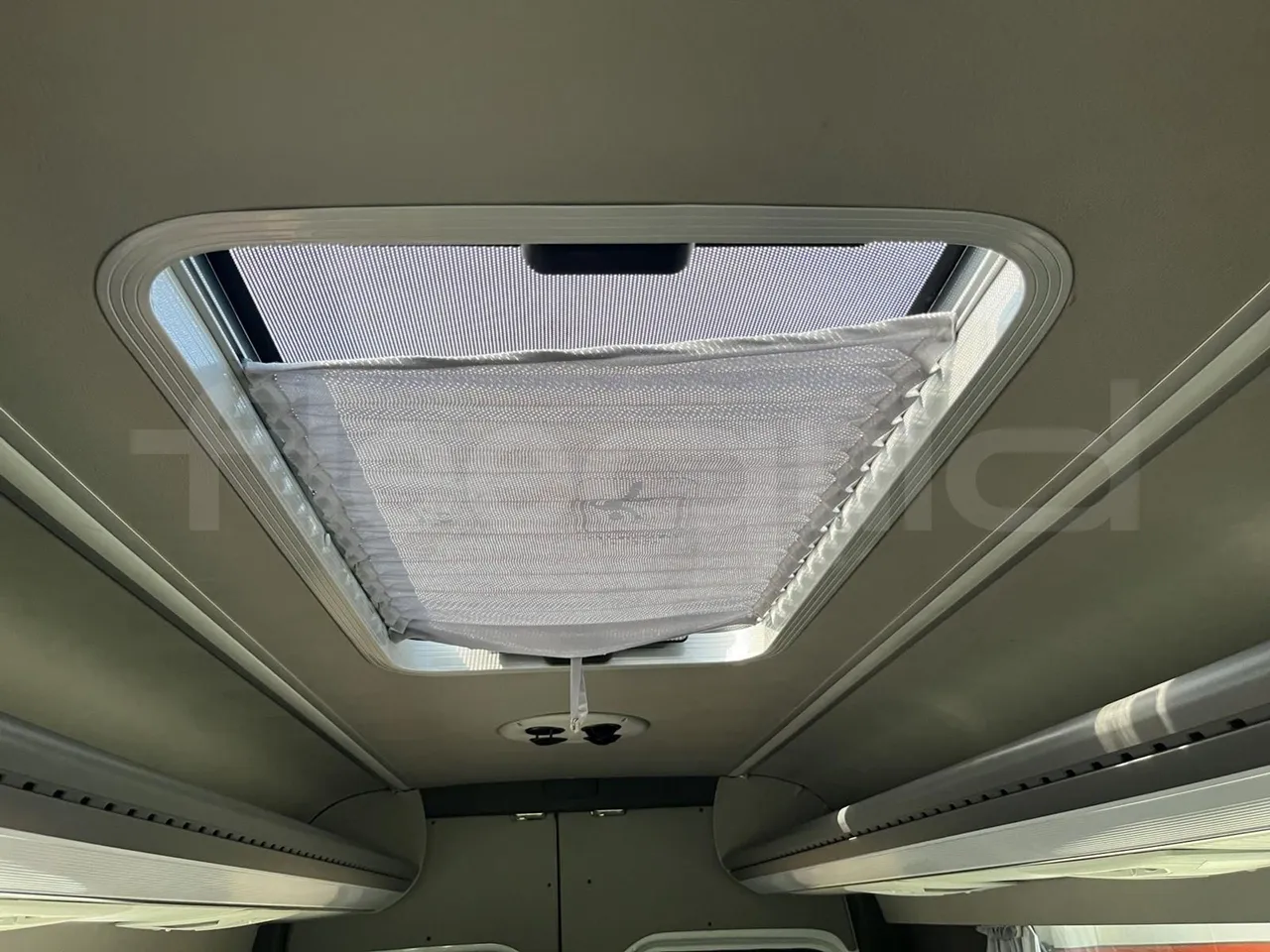 Mercedes-Benz Altas Tourline L - Roof Hatch 1