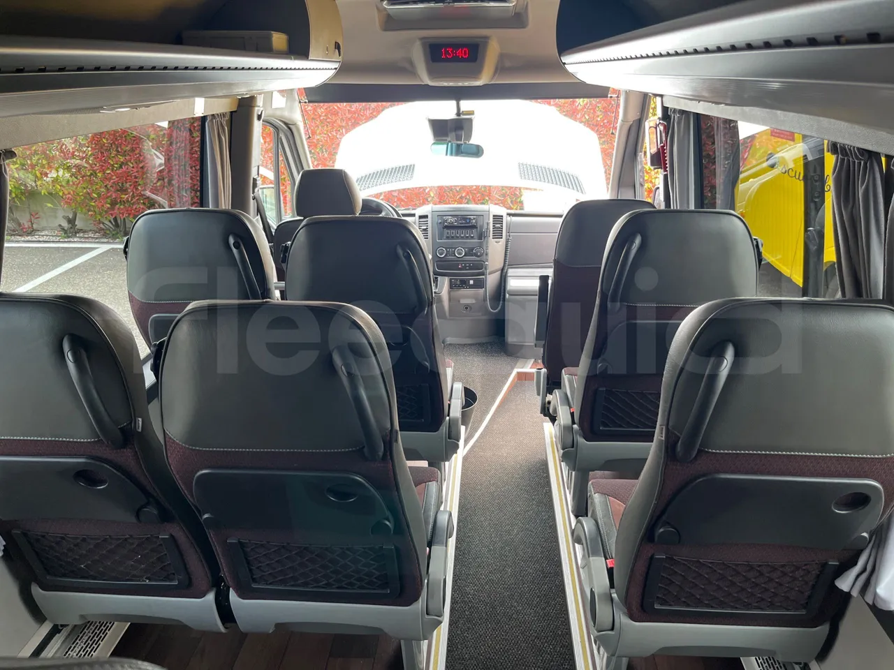 Mercedes-Benz Altas Tourline L - Forward Seats From Middle Position