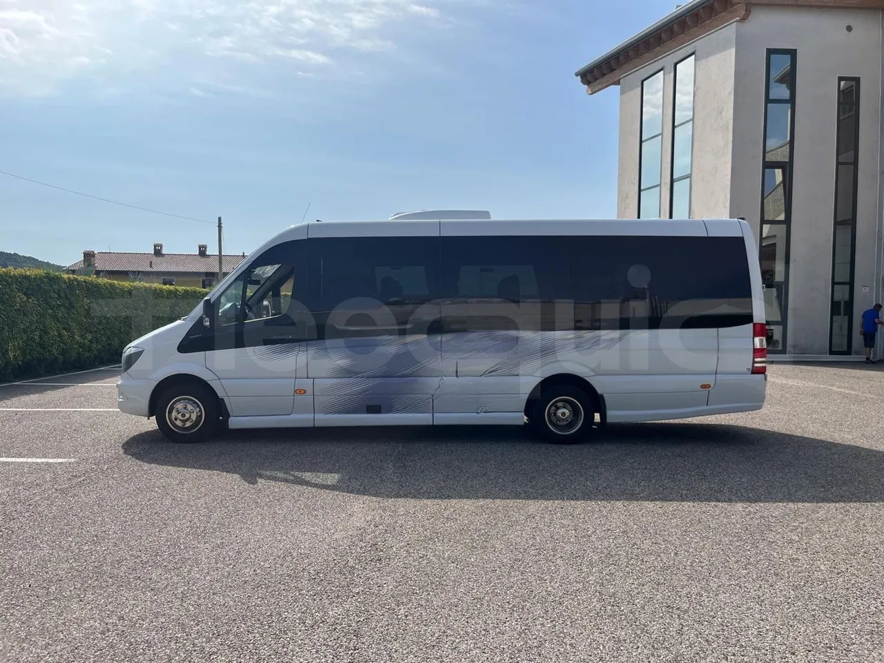 Mercedes-Benz Altas Tourline L - Left Side