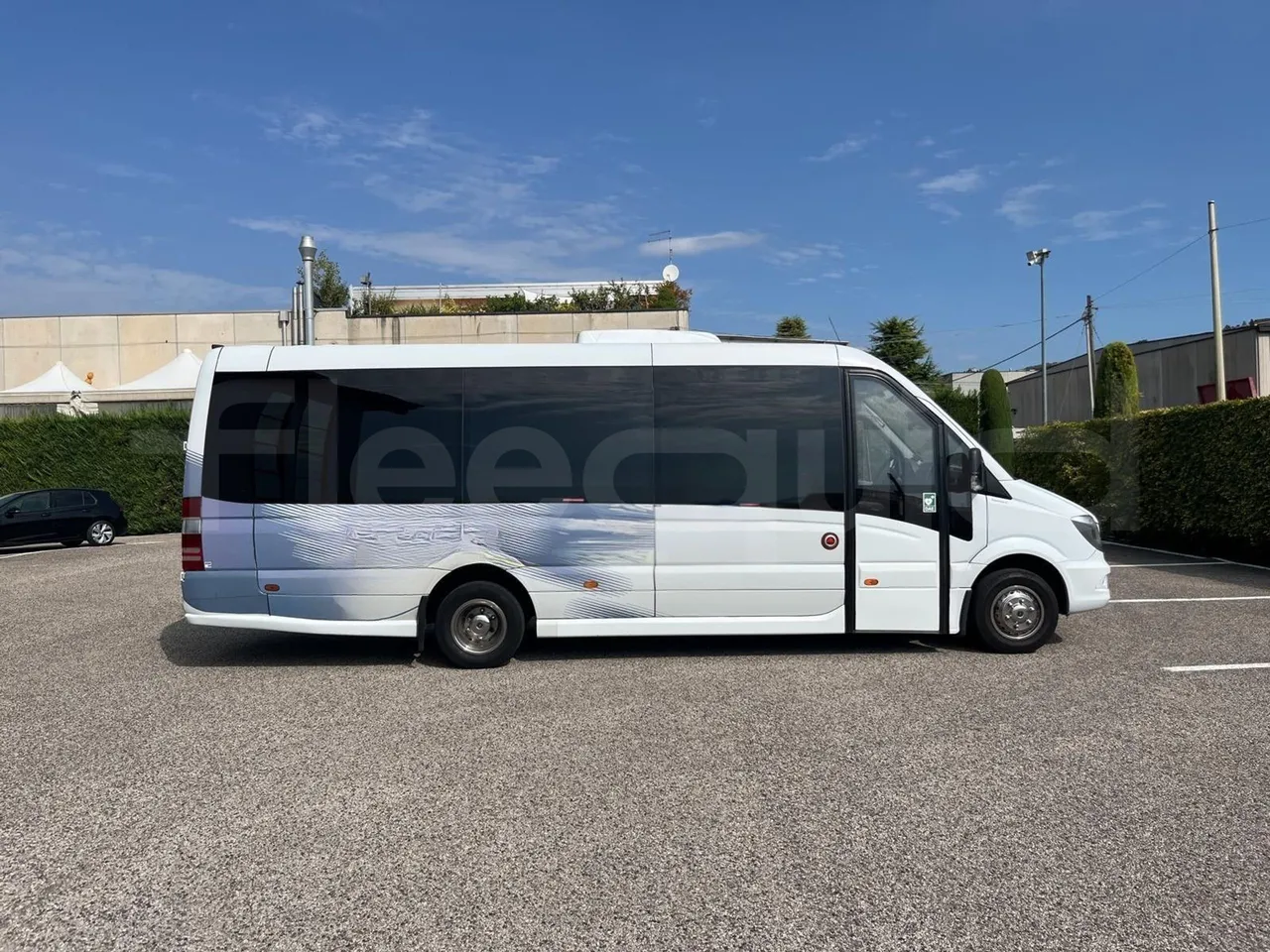 Mercedes-Benz Altas Tourline L - Right Side