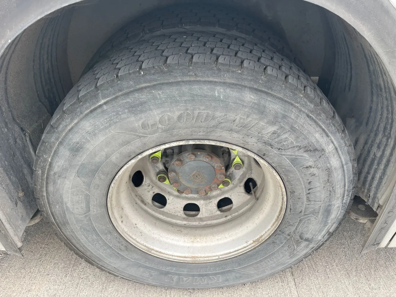 Temsa Tourmalin - tread condition front tires right