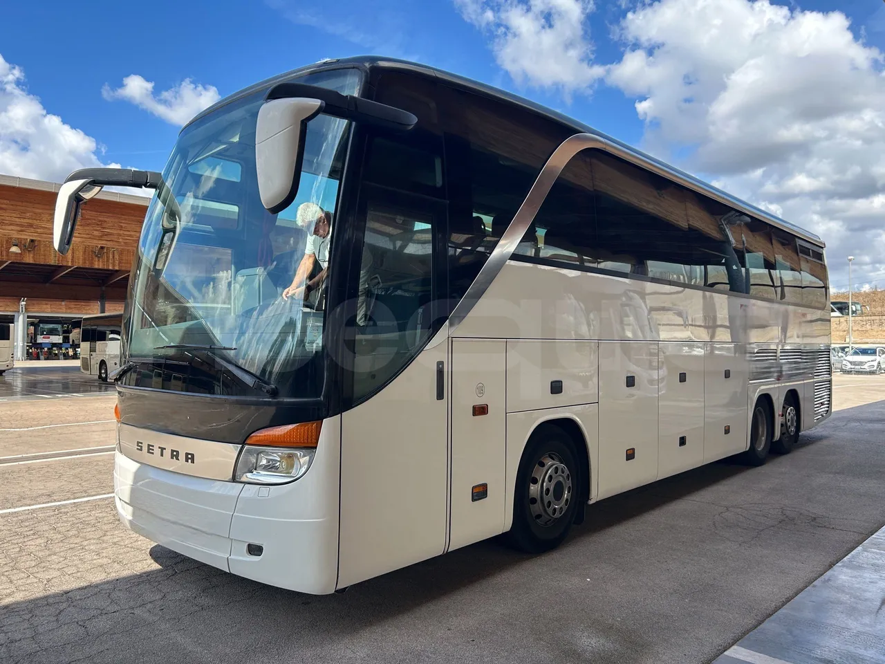 Setra S415 - 3/4 Front Left Side
