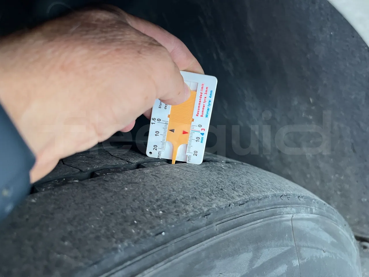 Setra S415 - First Axle Left Side: Tyre Thickness