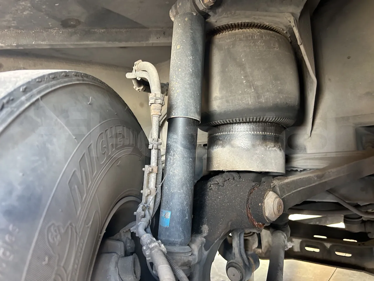 Setra S415 - First Axle Shock Absorbers Left Side
