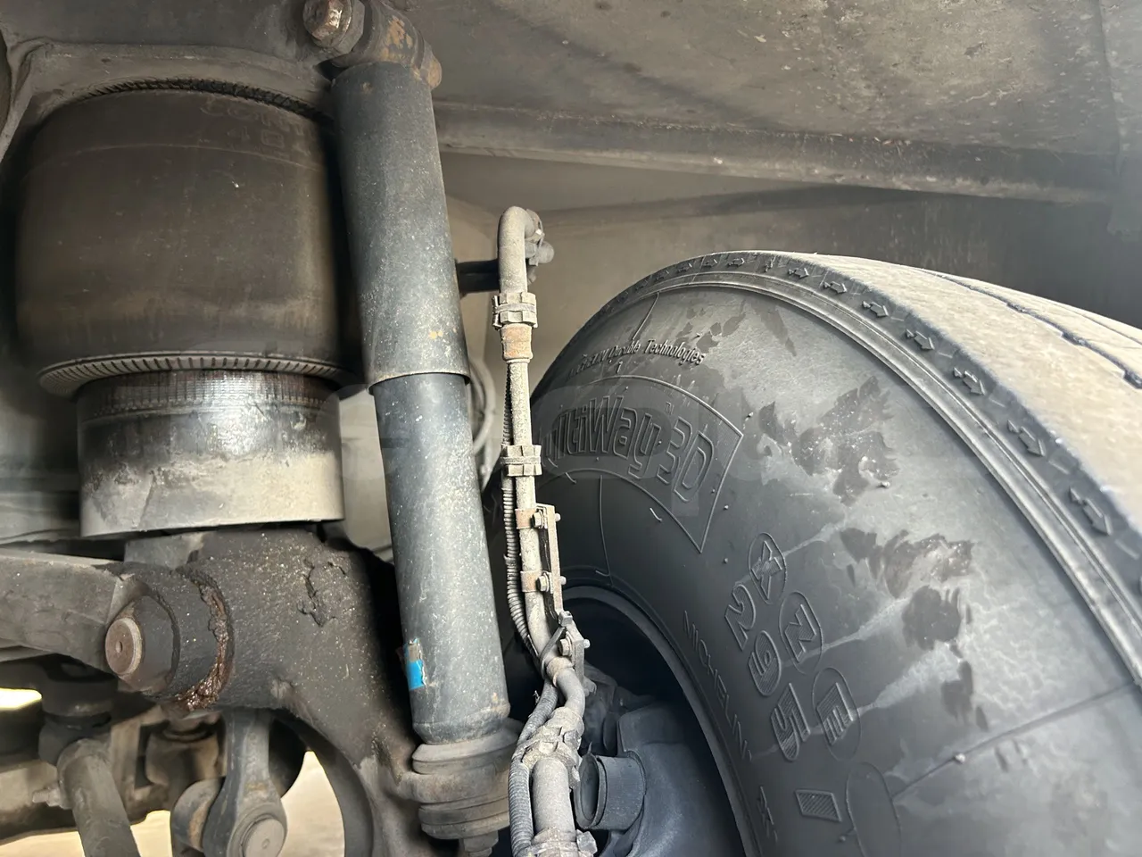 Setra S415 - First Axle Shock Absorbers Right Side