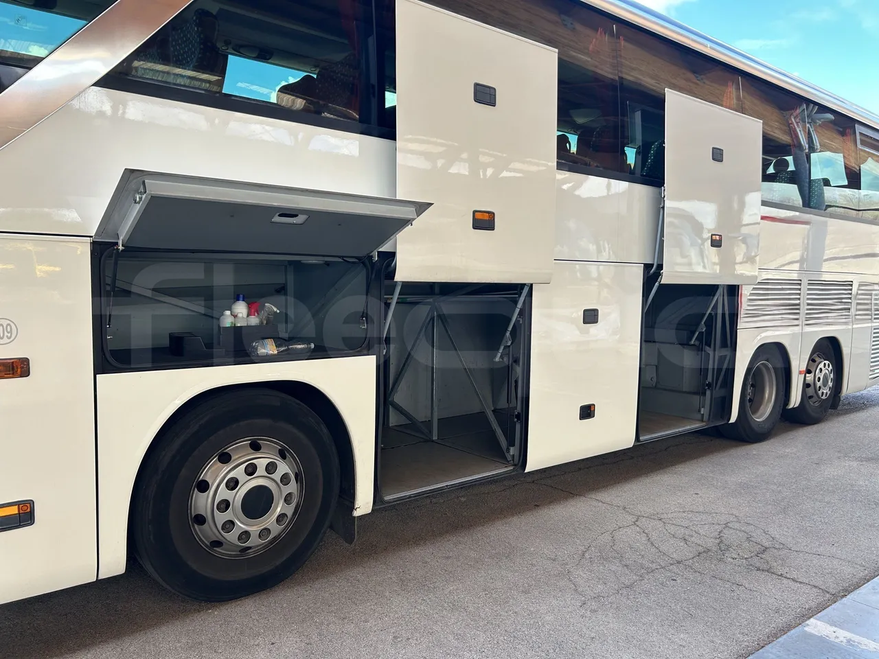 Setra S415 - Luggage Rack Left Side