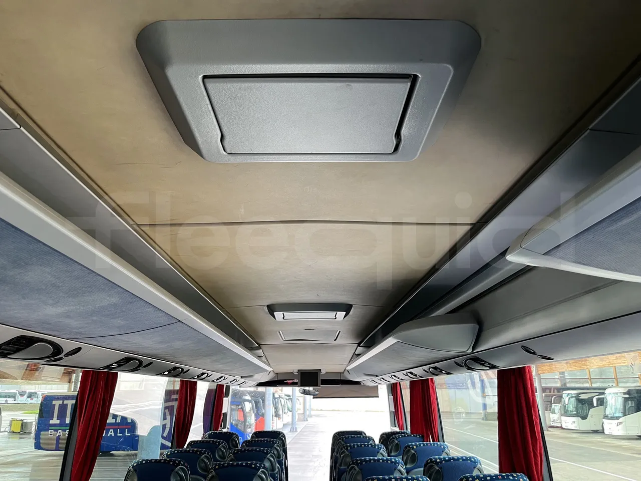 Setra S415 - Monitor