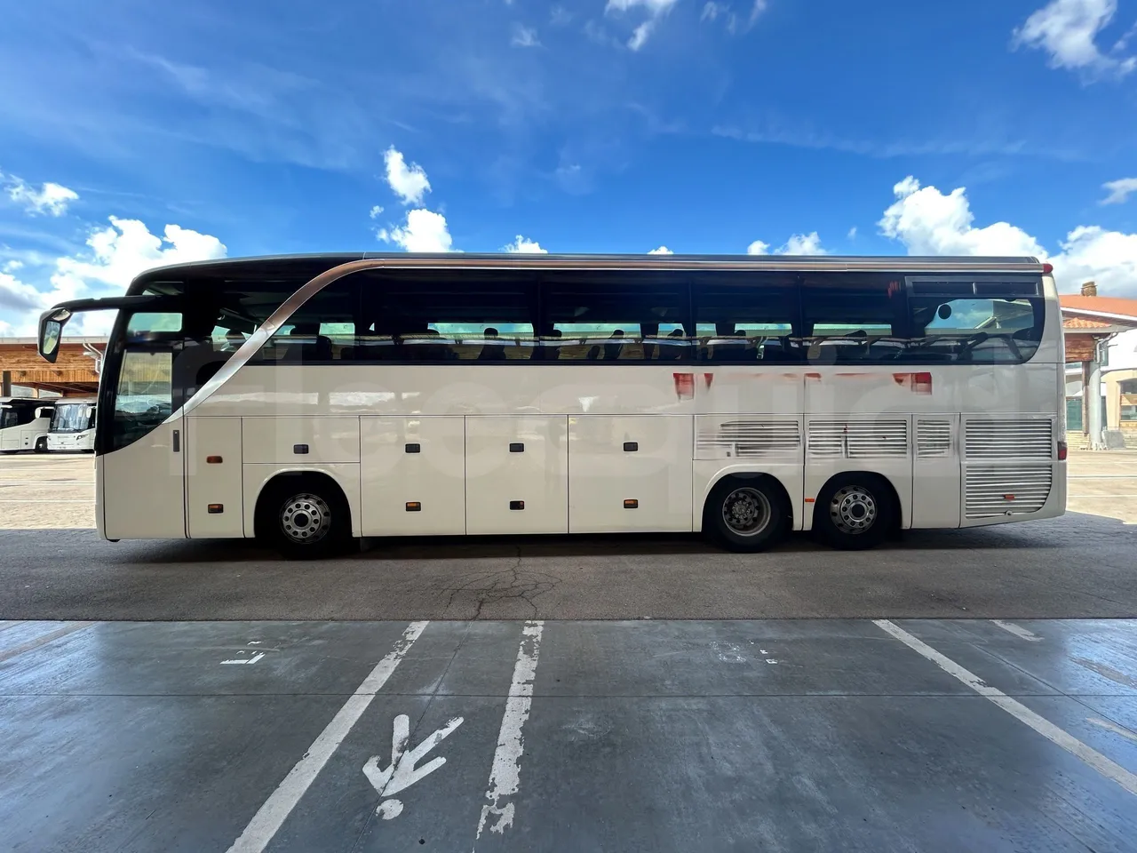 Setra S415 - Left Side