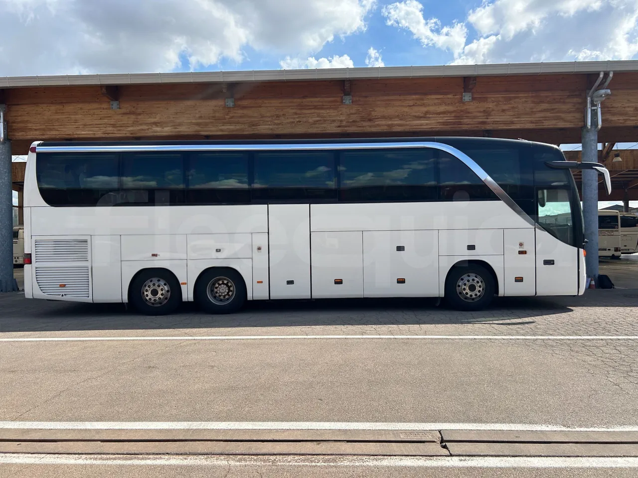 Setra S415 - Right Side