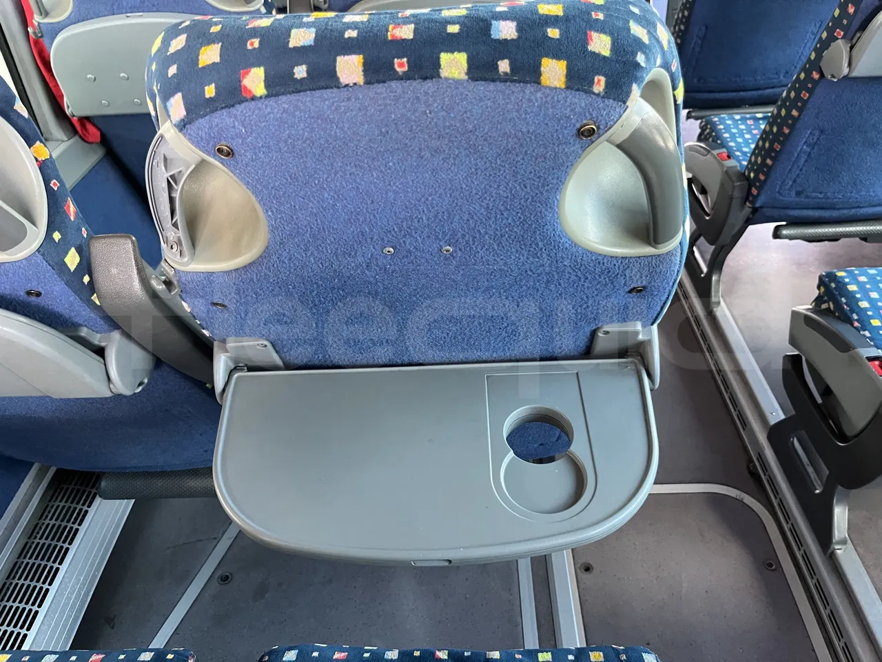 Setra S415 - Table