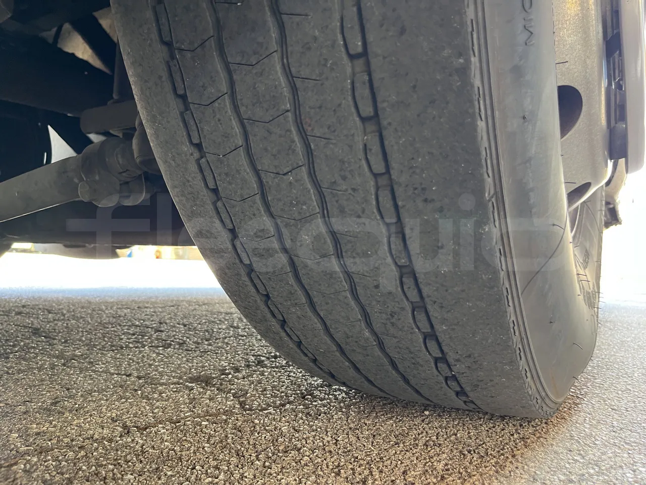 Setra S415 - Third Axle Left Side: Tyre Tread