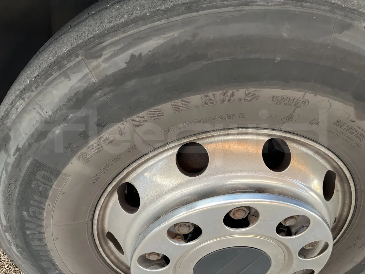 Setra S415 - First Axle Left Side: Tyre Size