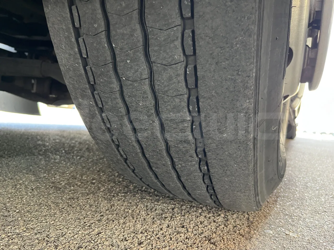Setra S415 - First Axle Left Side: Tyre Tread