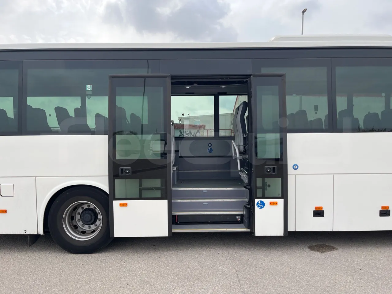 Iveco Crossway CBCWE3-00/ Euro 6 - 265 Kw - 12.962 Mt - front door 3 open