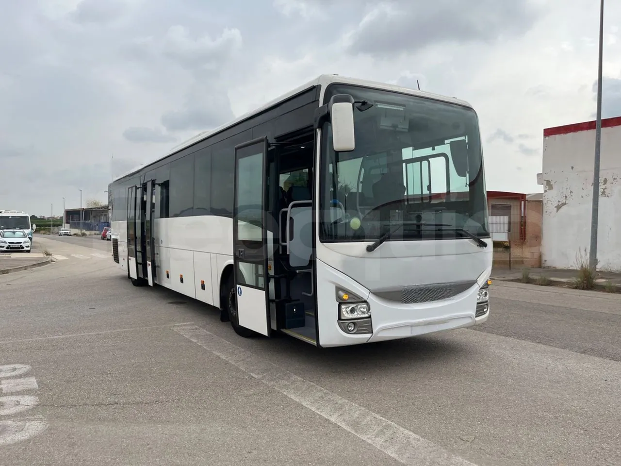 Iveco Crossway CBCWE3-00/ Euro 6 - 265 Kw - 12.962 Mt - 3/4 right front doors open