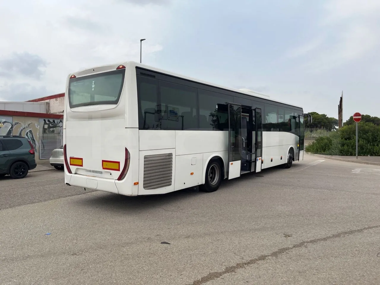 Iveco Crossway CBCWE3-00/ Euro 6 - 265 Kw - 12.962 Mt - 3/4 right rear doors open