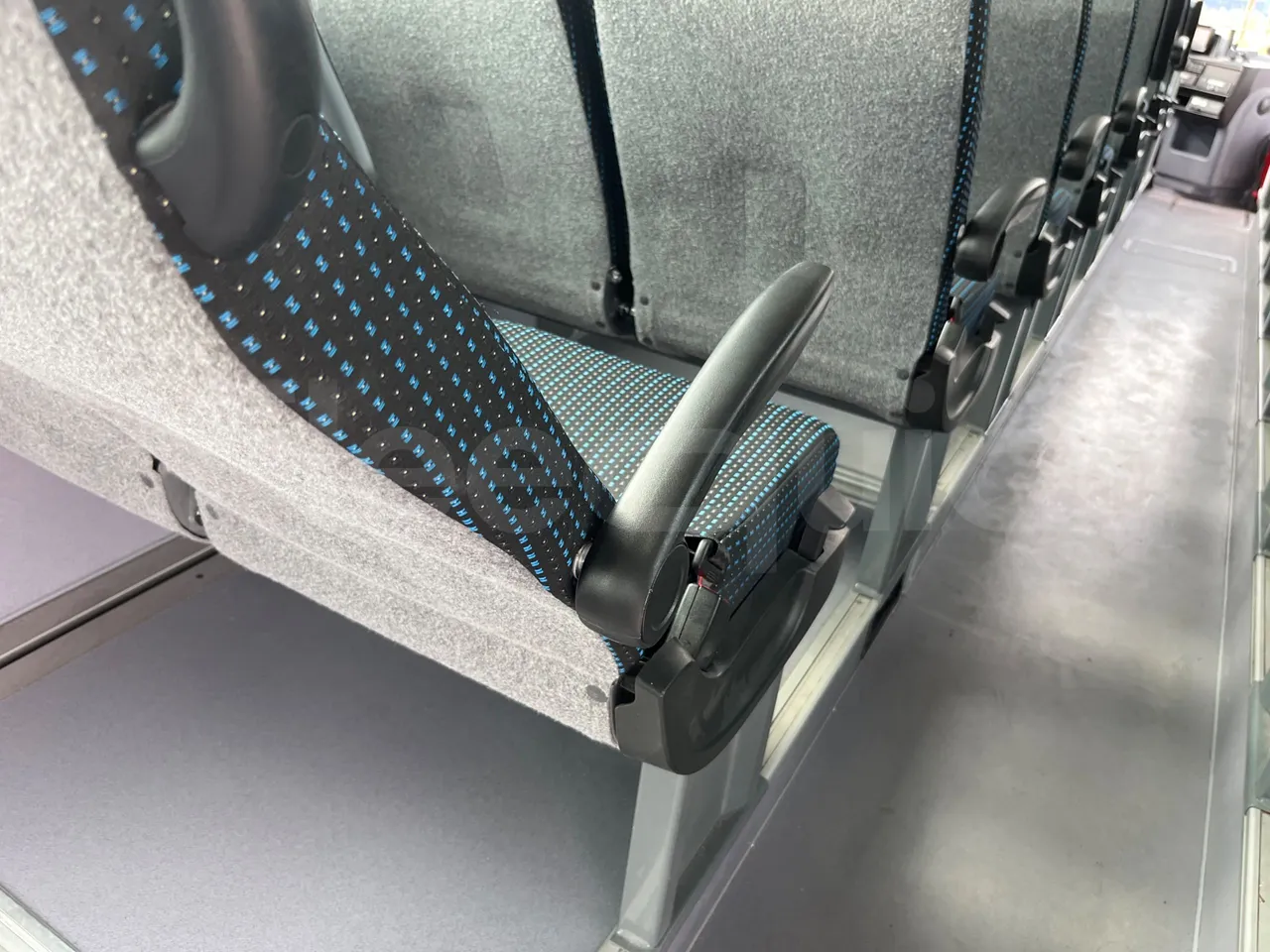 Iveco Crossway CBCWE3-00/ Euro 6 - 265 Kw - 12.962 Mt - armrest detail photo