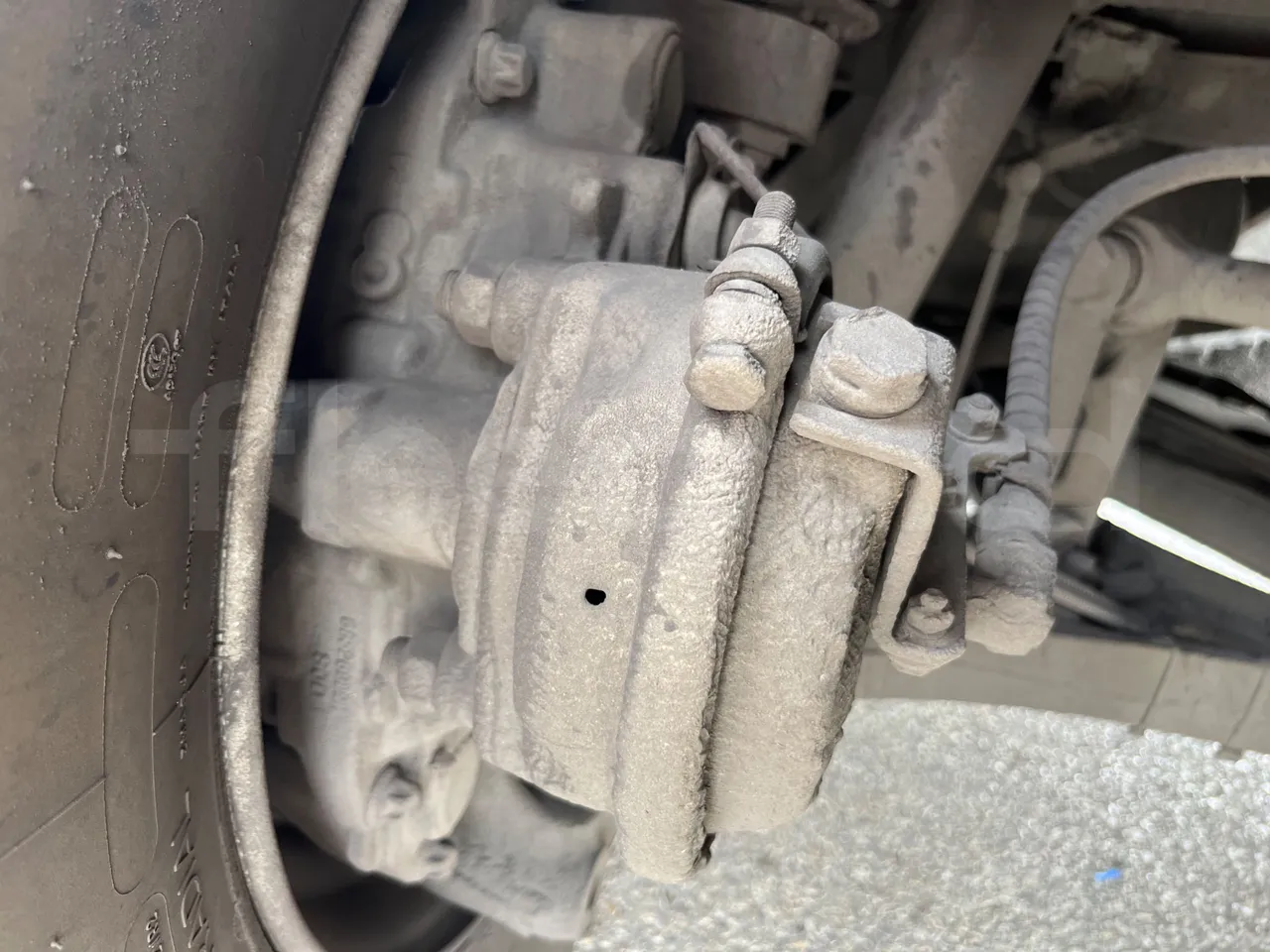 Iveco Crossway CBCWE3-00/ Euro 6 - 265 Kw - 12.962 Mt - front brake calipers right