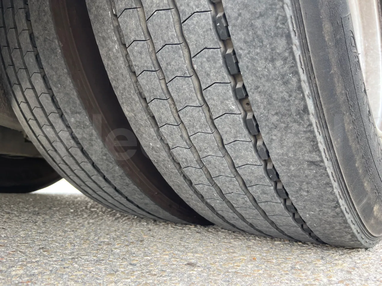 Iveco Crossway CBCWE3-00/ Euro 6 - 265 Kw - 12.962 Mt - tread condition second axle tires right