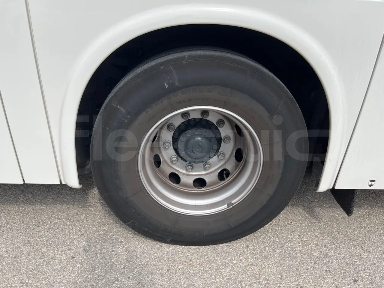 Iveco Crossway CBCWE3-00/ Euro 6 - 265 Kw - 12.962 Mt - rear left tire photo