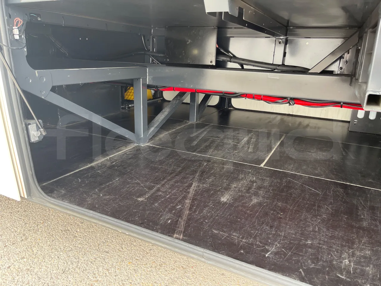 Iveco Crossway CBCWE3-00/ Euro 6 - 265 Kw - 12.962 Mt - under carpet photo