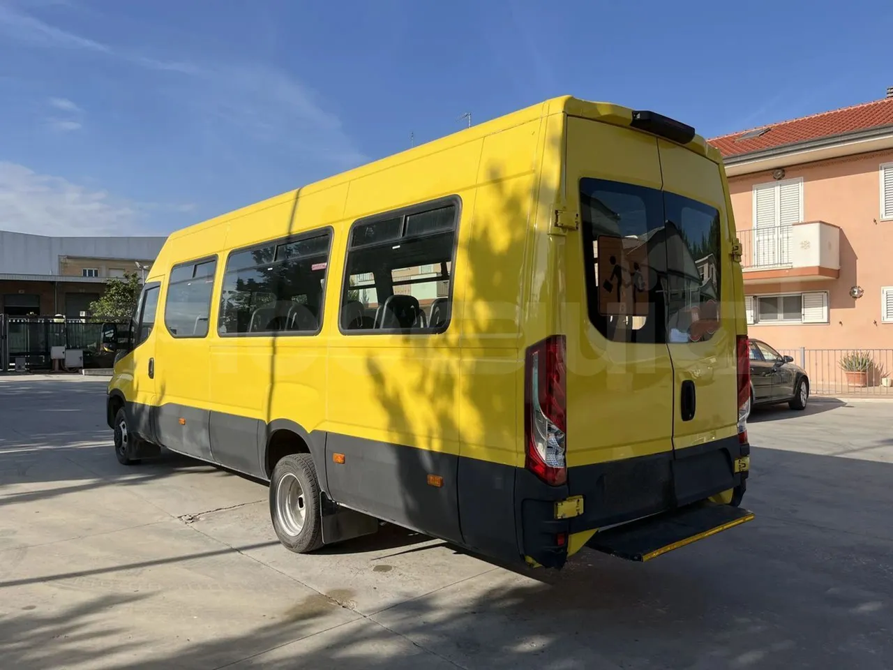 Iveco Daily A50 S34 VI - front door 1 open