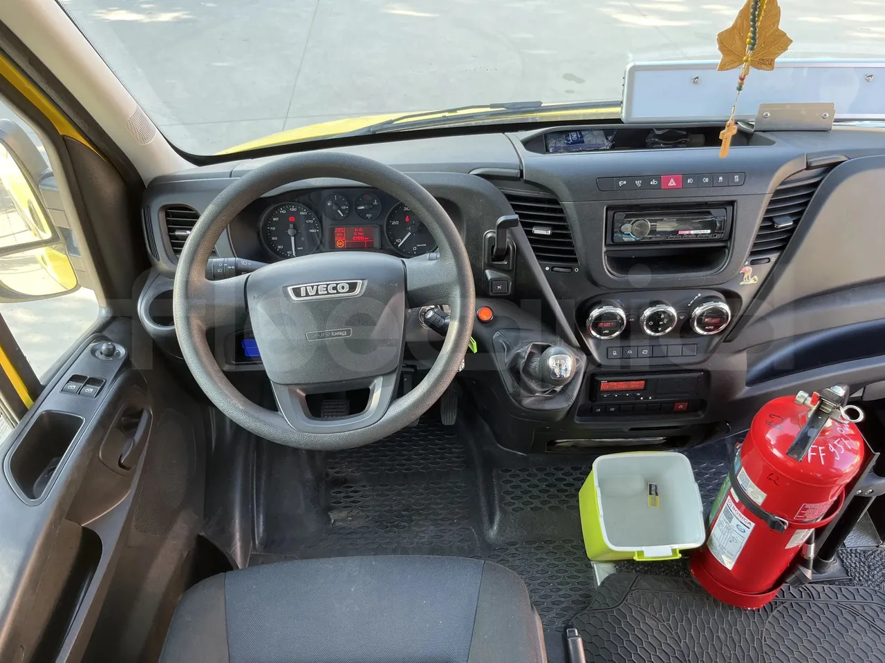 Iveco Daily A50 S34 VI - buttons panels on (mandatory for bus to scrap)