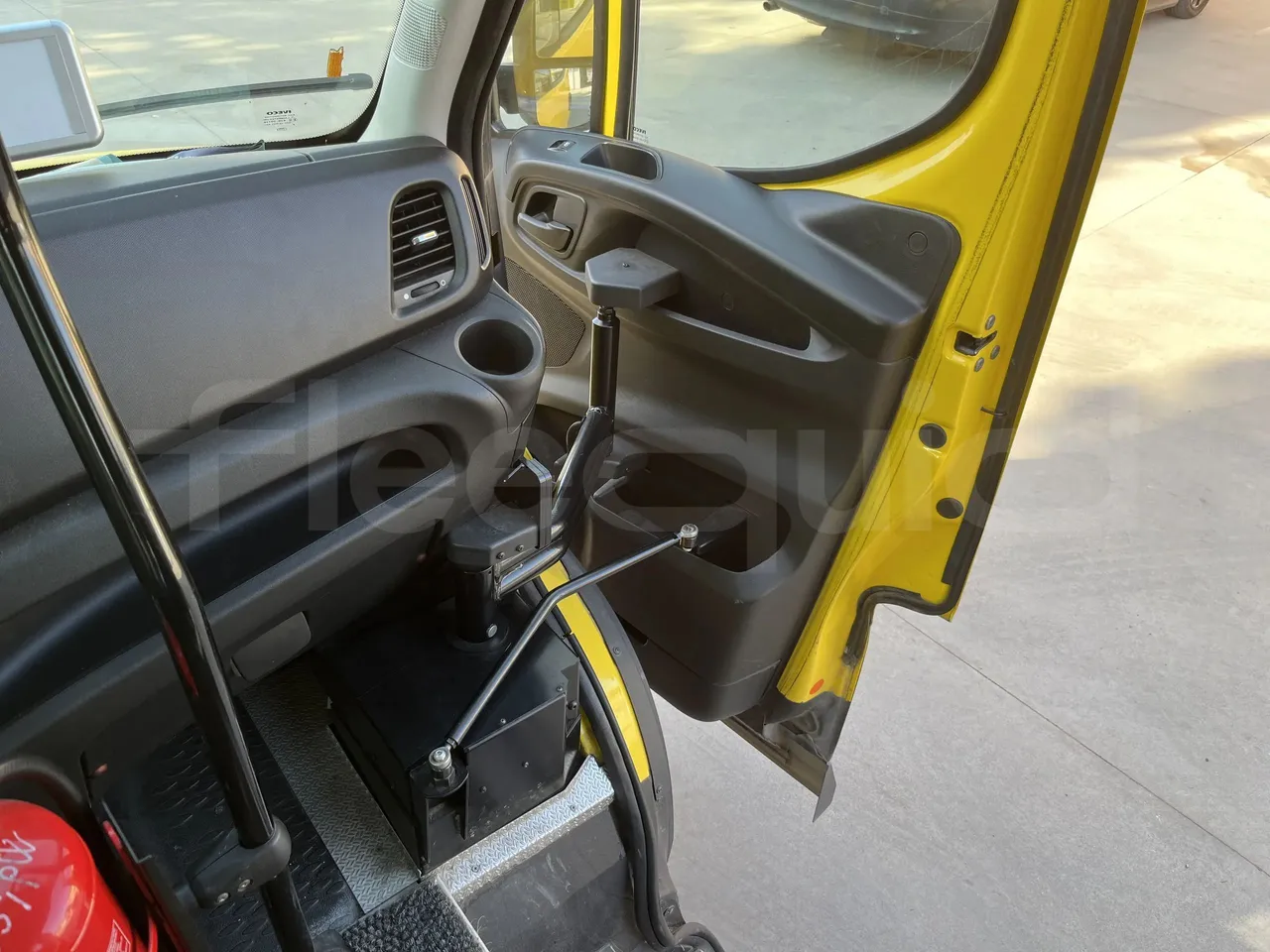 Iveco Daily A50 S34 VI - door mechanism photo