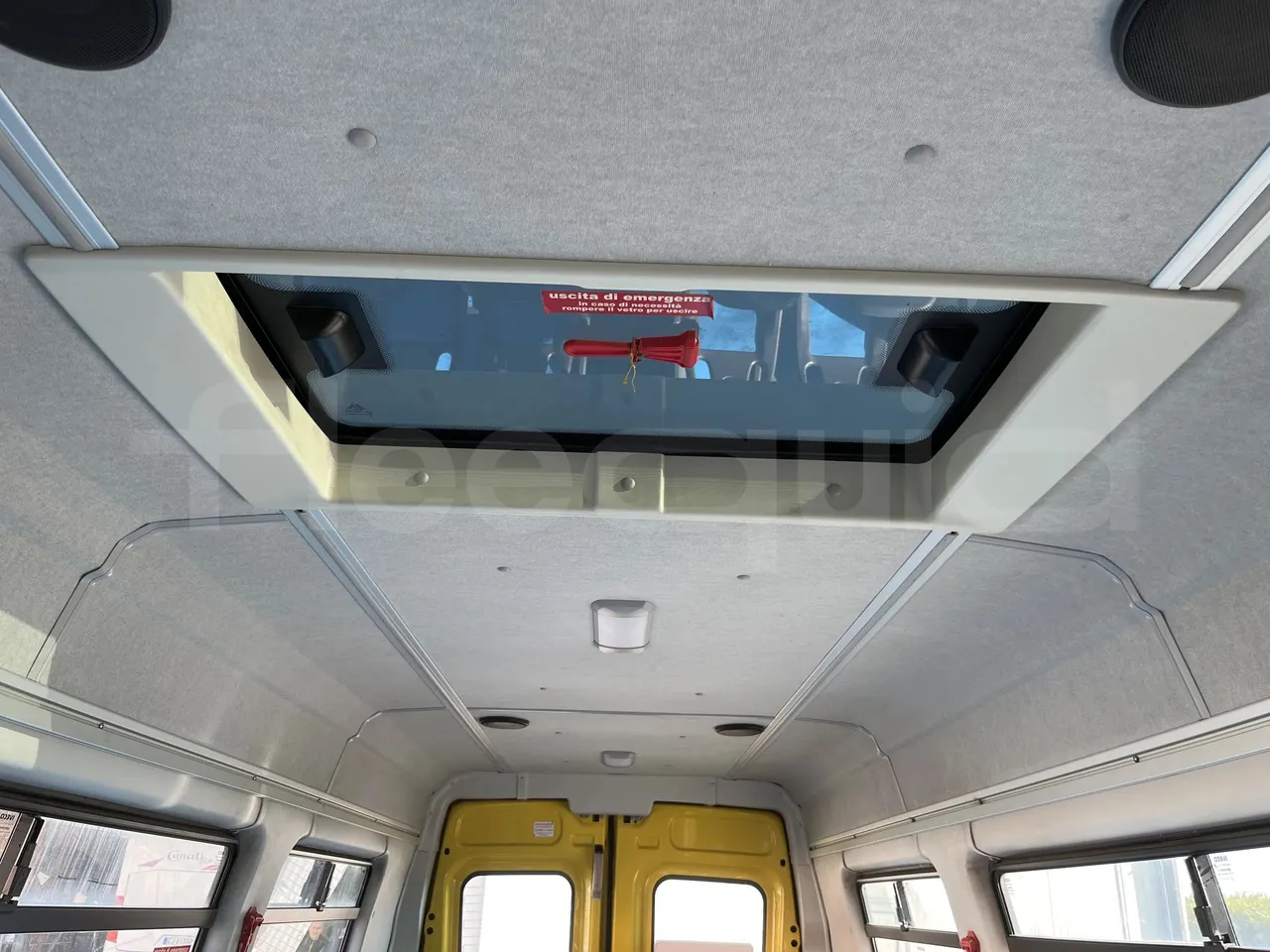 Iveco Daily A50 S34 VI - roof hatch 1