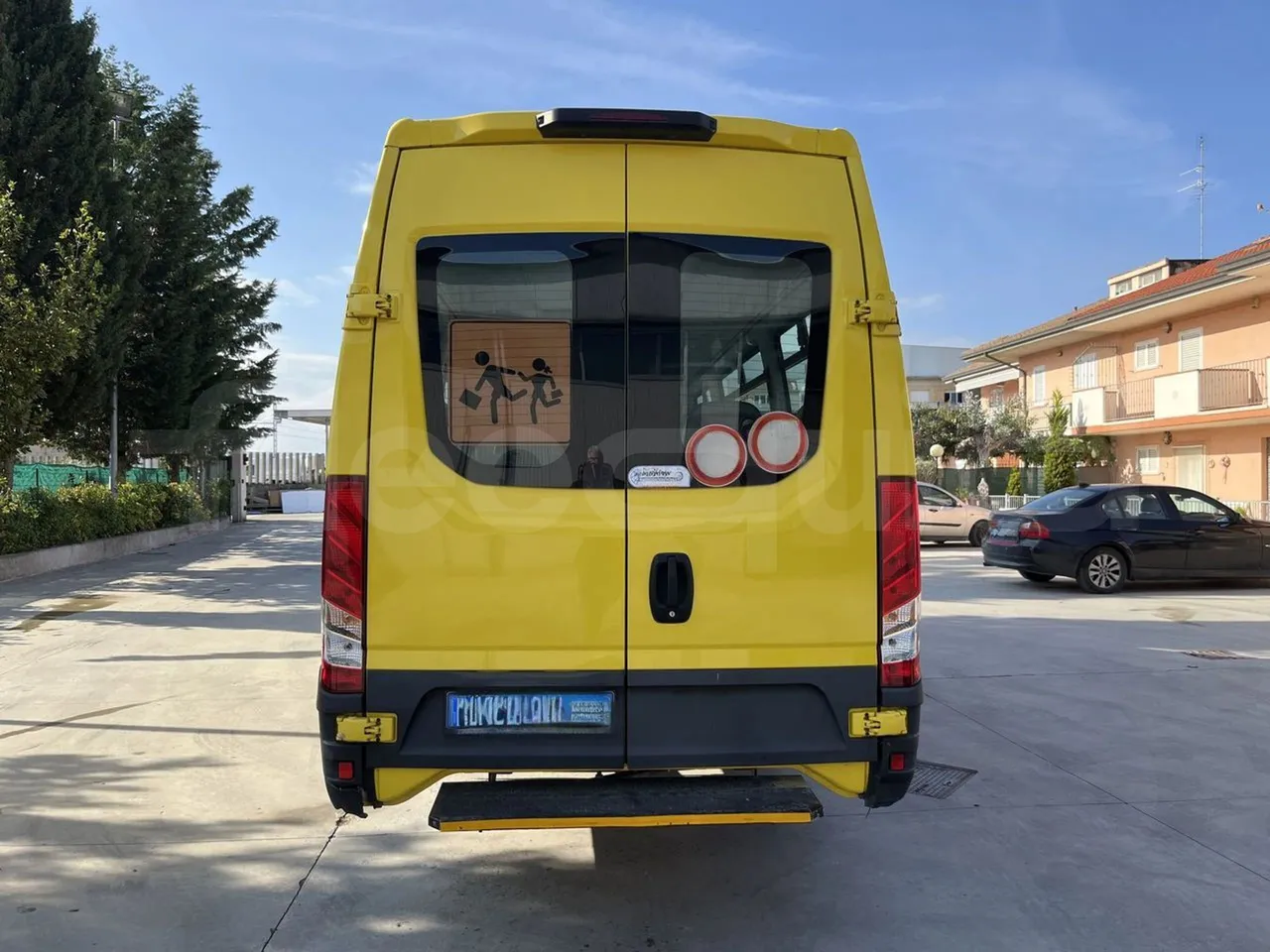 Iveco Daily A50 S34 VI - rear hatch closed
