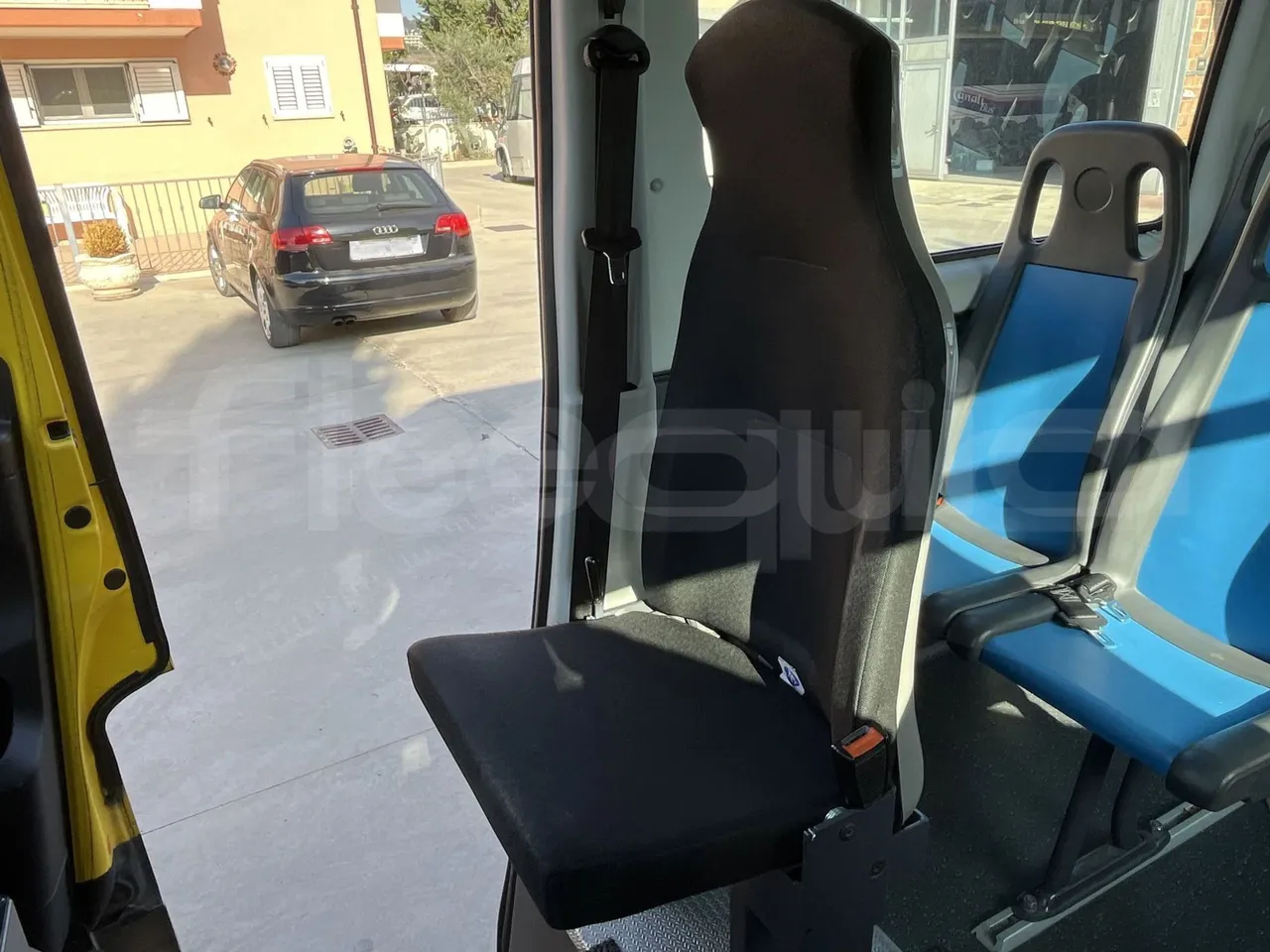 Iveco Daily A50 S34 VI - hostess seat photo