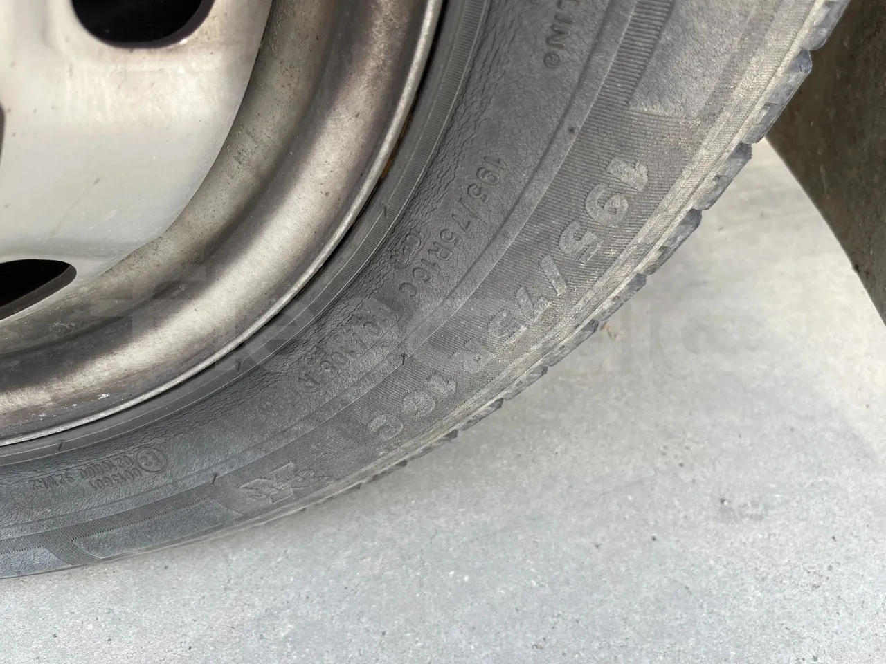 Iveco Daily A50 S34 VI - front left tire measurements