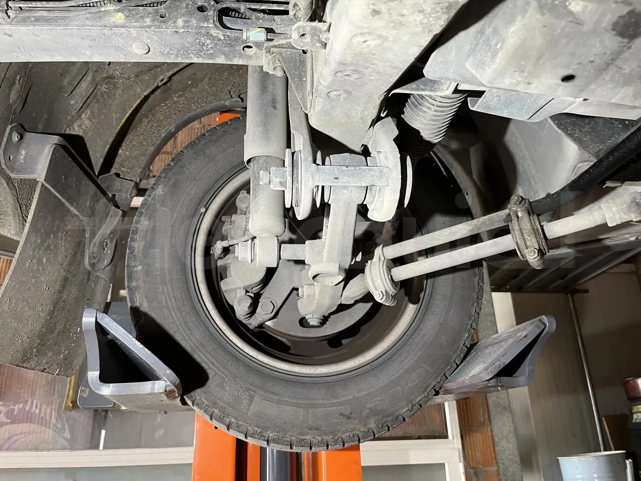 Iveco Daily A50 S34 VI - front axle left side