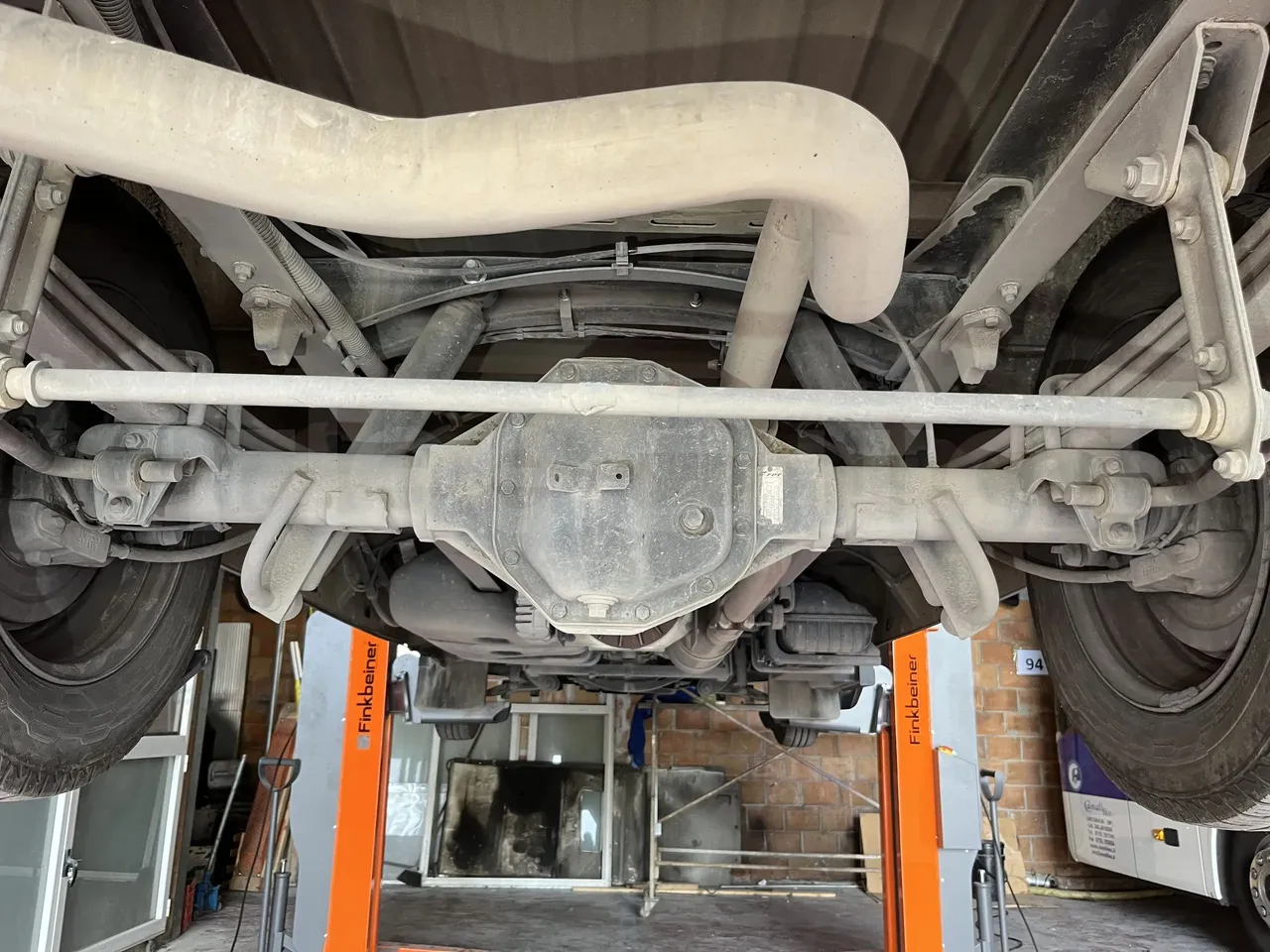 Iveco Daily A50 S34 VI - central undercarriage photo