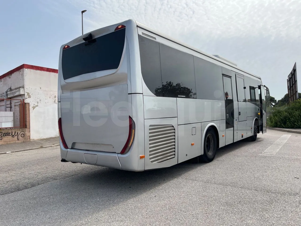 Iveco Crossway CBCW3-00/ Euro 6 - 265 Kw - 10.757 Mt - 3/4 right rear doors closed