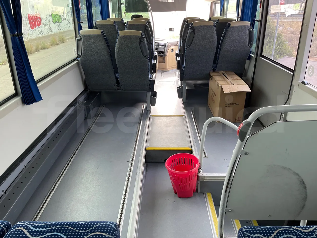 Iveco Crossway CBCW3-00/ Euro 6 - 265 Kw - 10.757 Mt - forward view middle aisle