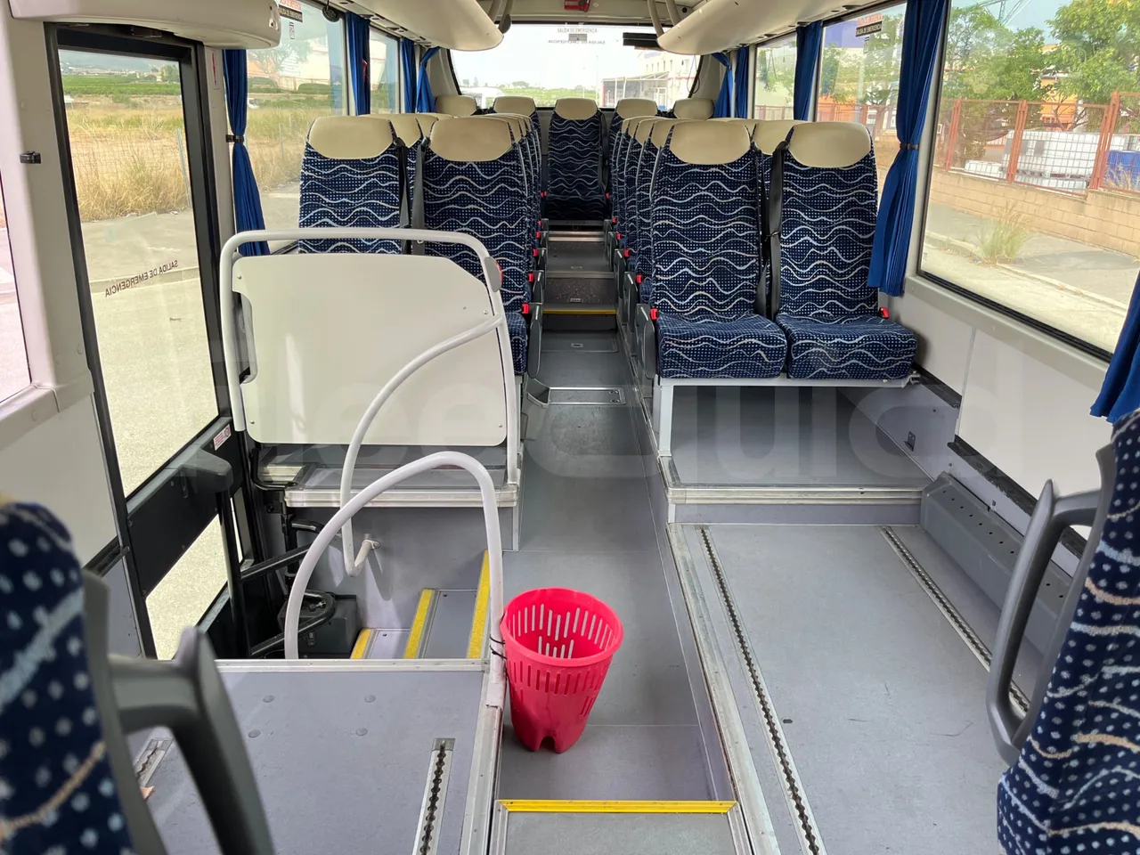 Iveco Crossway CBCW3-00/ Euro 6 - 265 Kw - 10.757 Mt - reverse view middle aisle