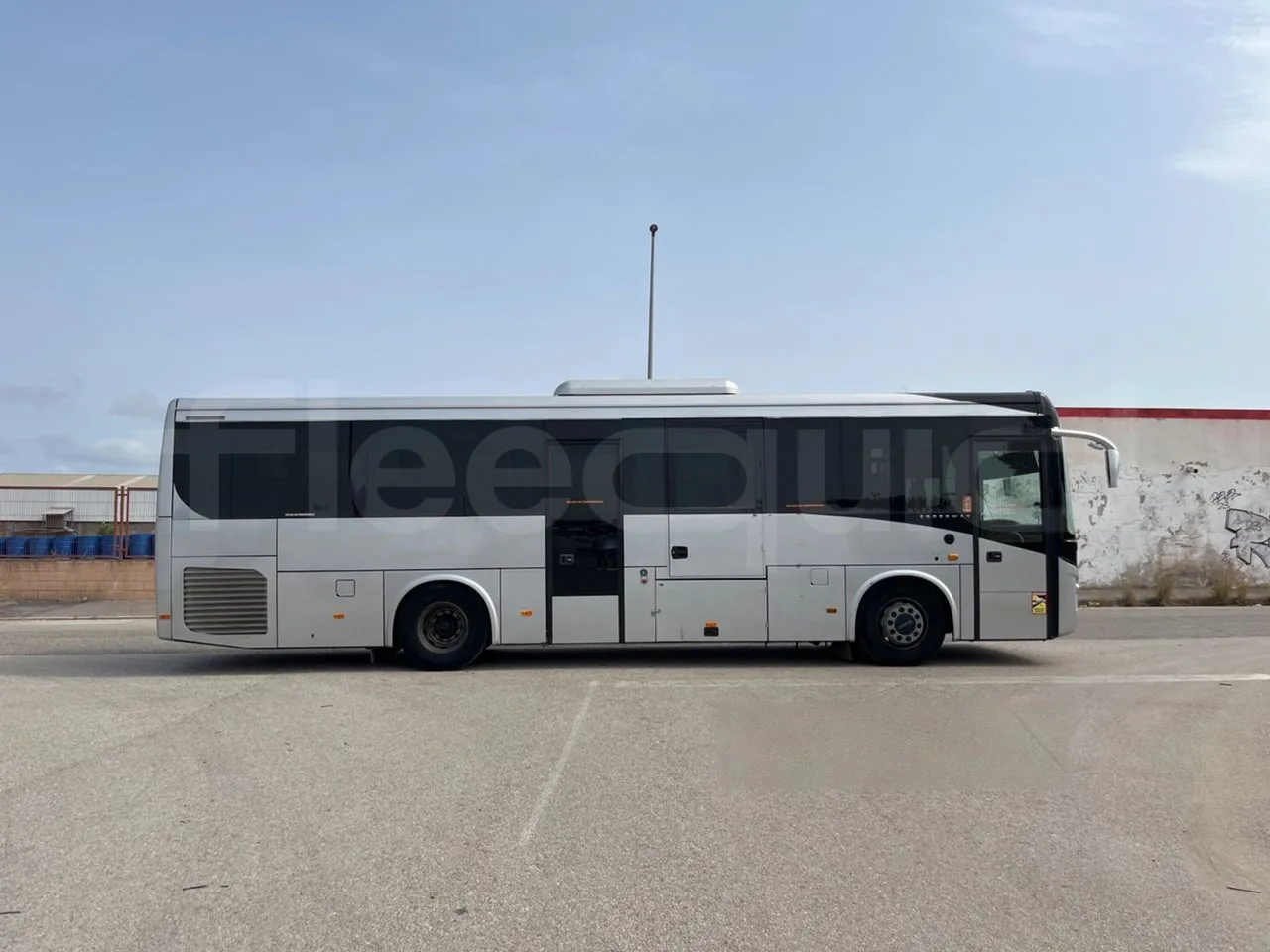 Iveco Crossway CBCW3-00/ Euro 6 - 265 Kw - 10.757 Mt - right side doors closed