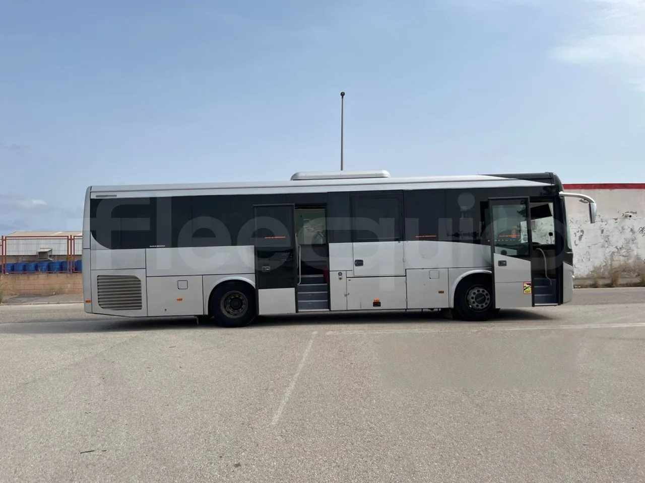 Iveco Crossway CBCW3-00/ Euro 6 - 265 Kw - 10.757 Mt - right side doors open