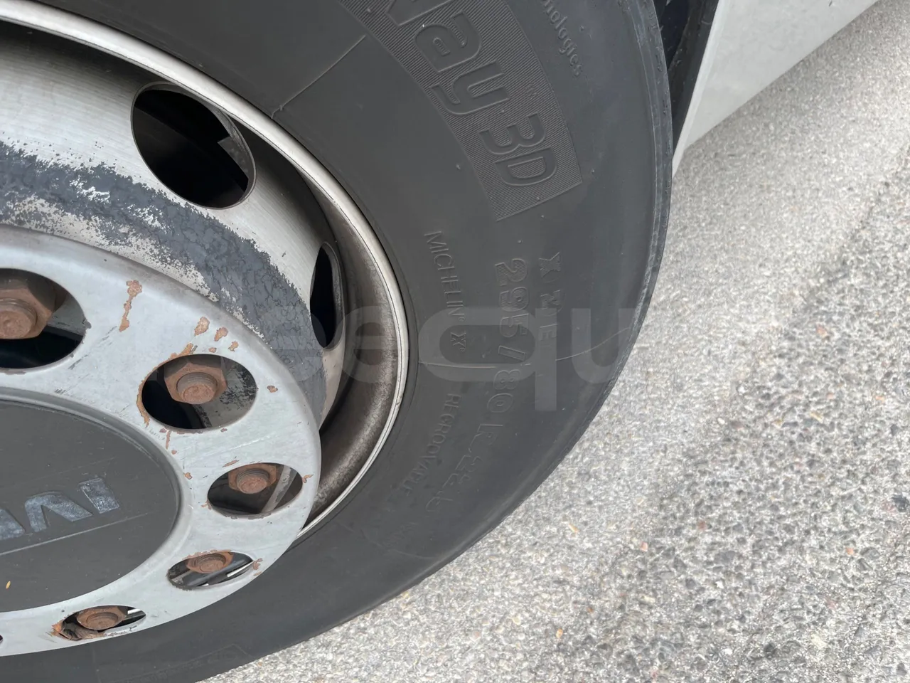 Iveco Crossway CBCW3-00/ Euro 6 - 265 Kw - 10.757 Mt - front left tire measurements