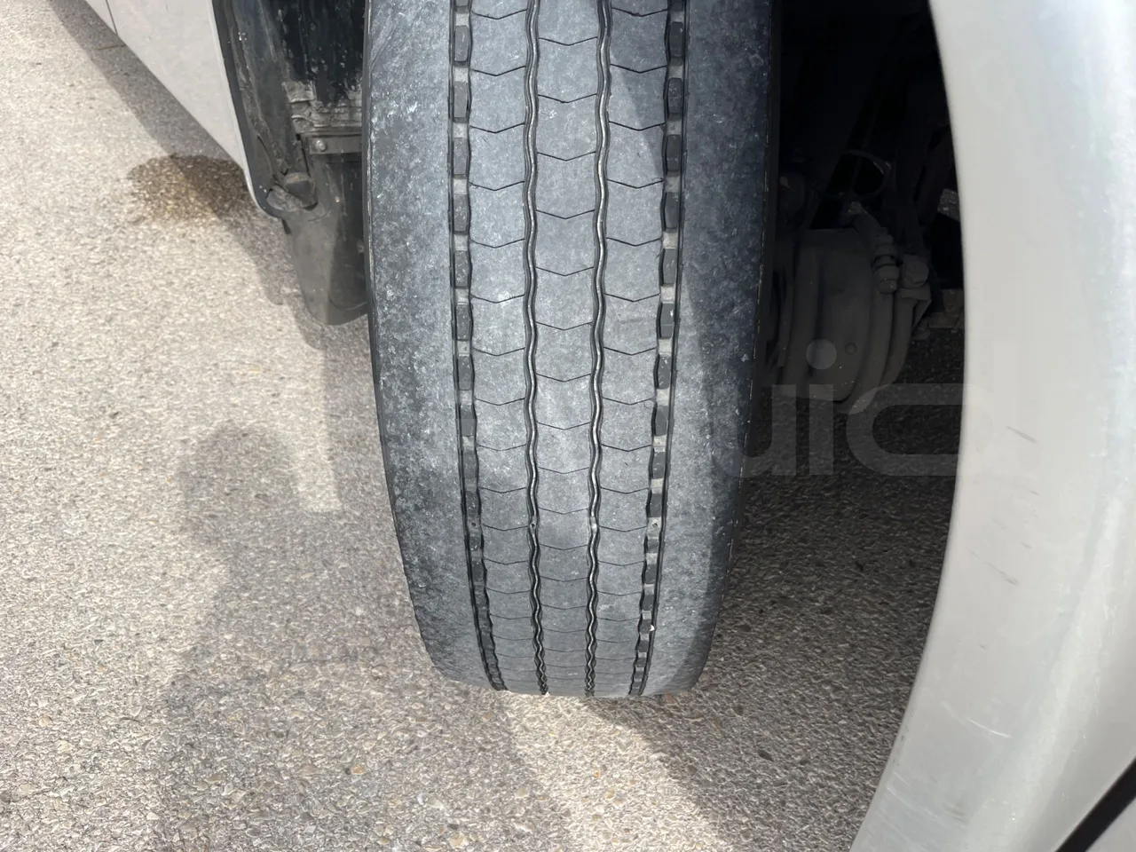 Iveco Crossway CBCW3-00/ Euro 6 - 265 Kw - 10.757 Mt - rear left tire photo