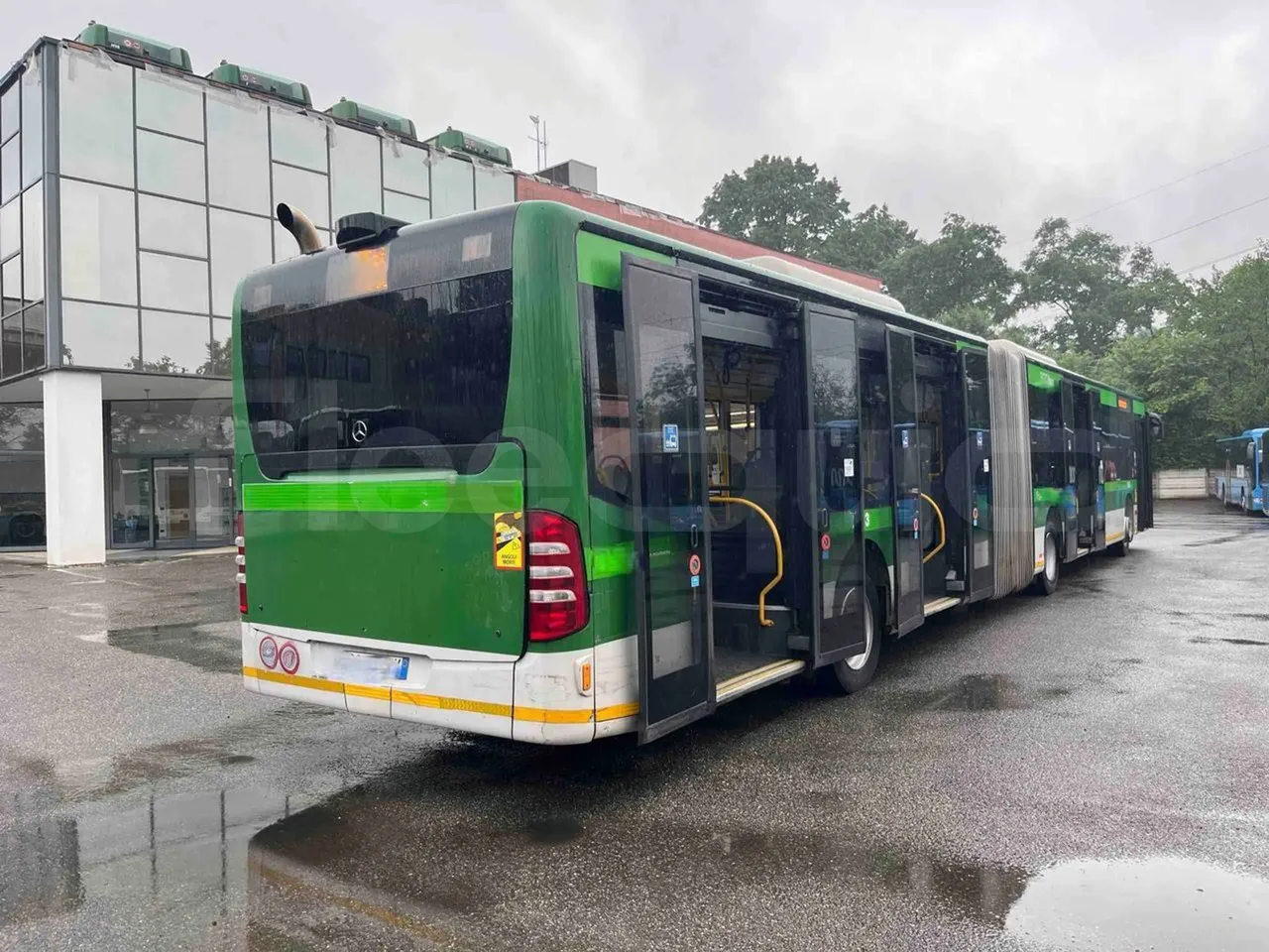 Mercedes-Benz Citaro G 0530 - Euro5 - 260kW - 17.940mt - 3/4 right rear doors open