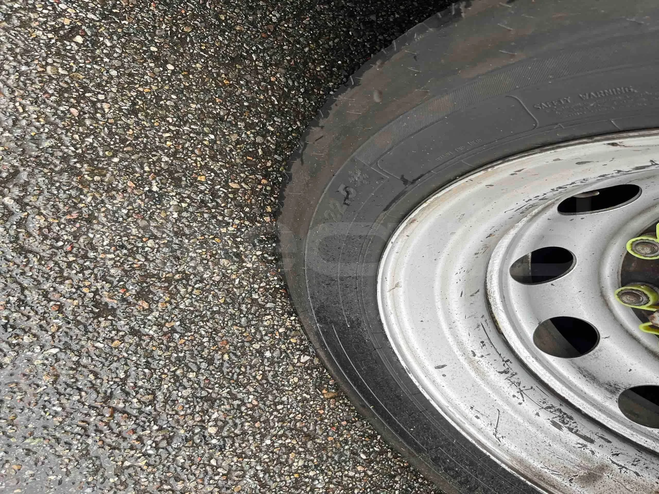 Mercedes-Benz Citaro G 0530 - Euro5 - 260kW - 17.940mt - tread condition front tires right