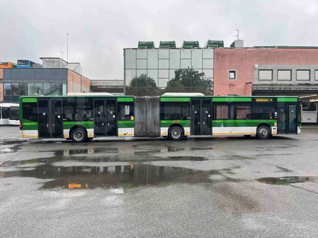 Mercedes-Benz Citaro G 0530 - Euro5 - 260kW - 17.940mt - right side doors closed