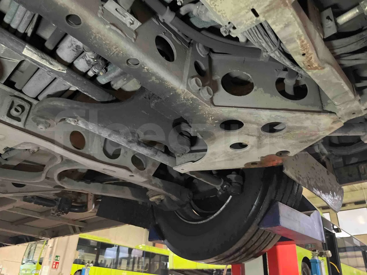 Mercedes-Benz Citaro G 0530 - Euro5 - 260kW - 17.940mt - front axle left side